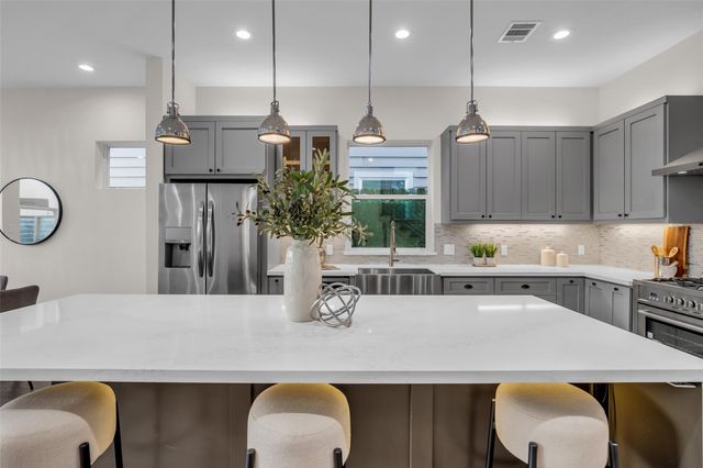 1207 E 28th Street, Houston, TX 77009