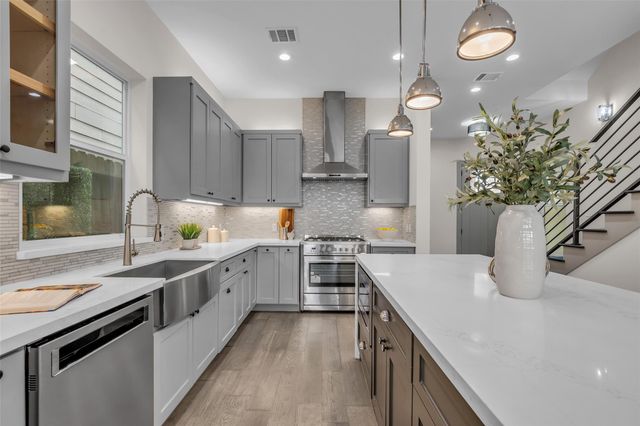 1207 E 28th Street, Houston, TX 77009