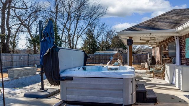 1019 Village Drive, Grove, OK 74344