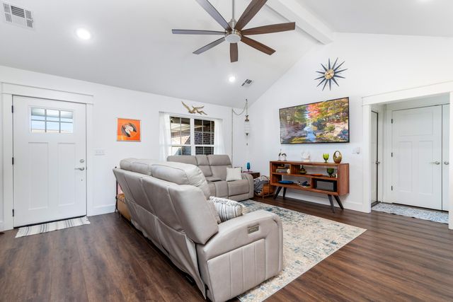 1019 Village Drive, Grove, OK 74344