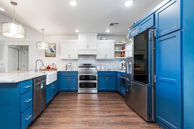 1019 Village Drive, Grove, OK 74344