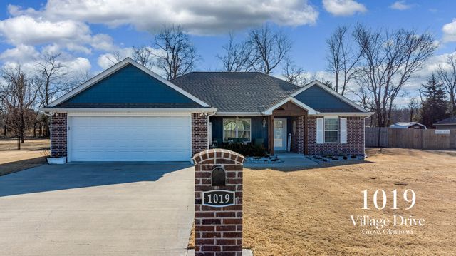 1019 Village Drive, Grove, OK 74344