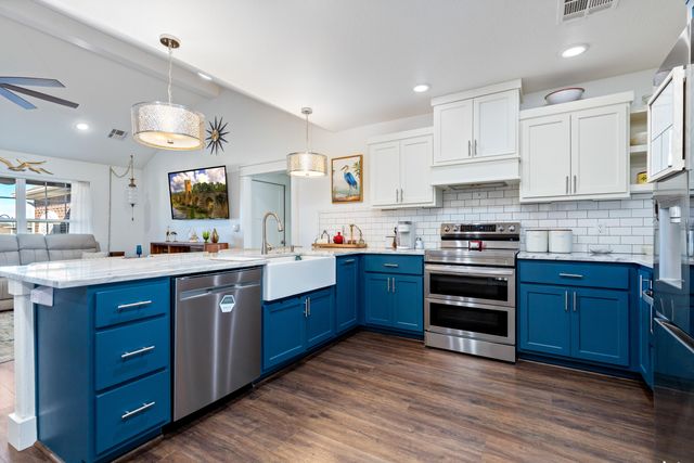 1019 Village Drive, Grove, OK 74344