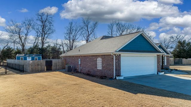 1019 Village Drive, Grove, OK 74344