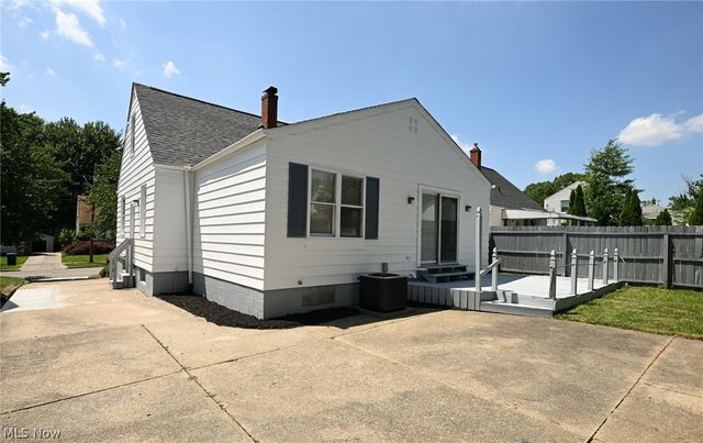 1699 Redwood Avenue, Akron, OH 44301