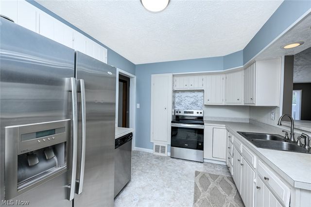 1699 Redwood Avenue, Akron, OH 44301