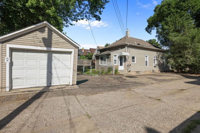 712 24th Avenue NE, Minneapolis, MN 55418