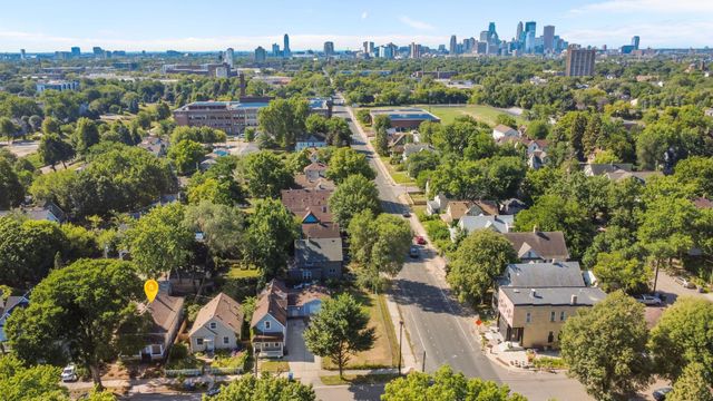 712 24th Avenue NE, Minneapolis, MN 55418