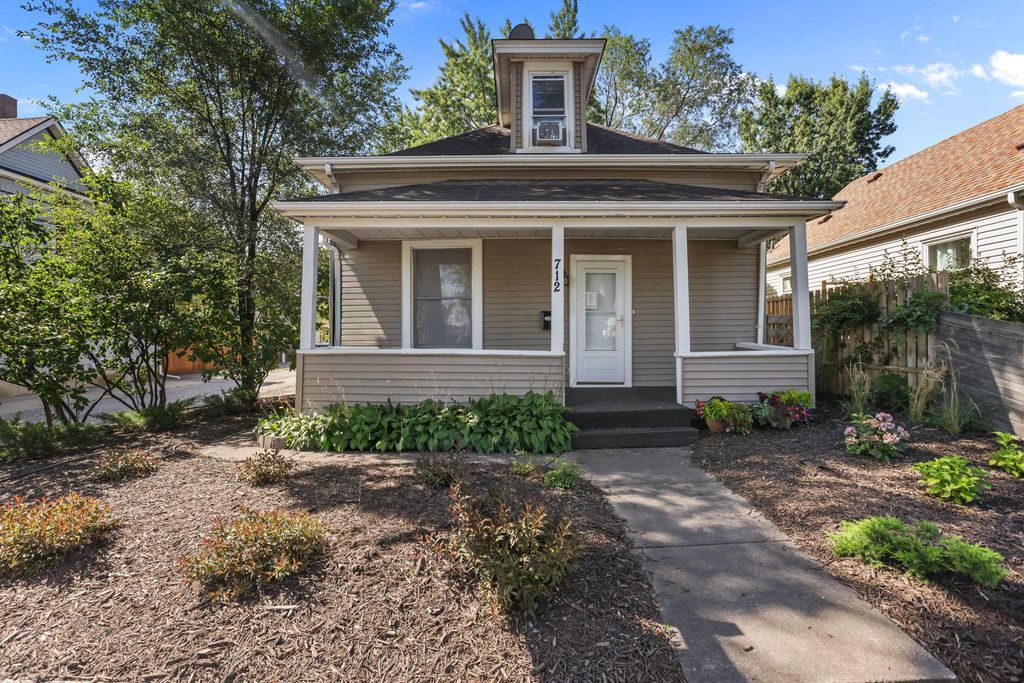 712 24th Avenue NE, Minneapolis, MN 55418