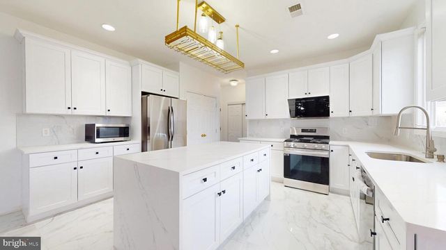 32 VICARI WAY, Tuckerton, NJ 08087