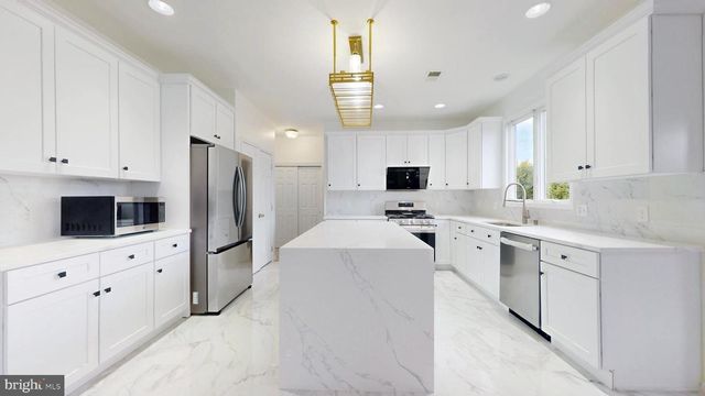 32 VICARI WAY, Tuckerton, NJ 08087