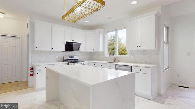 32 VICARI WAY, Tuckerton, NJ 08087