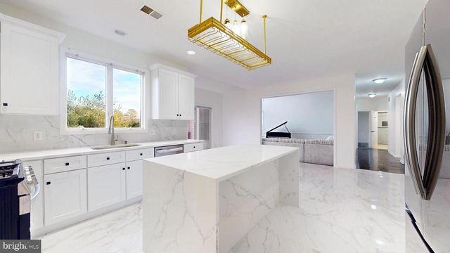 32 VICARI WAY, Tuckerton, NJ 08087