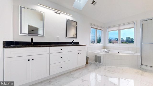 32 VICARI WAY, Tuckerton, NJ 08087