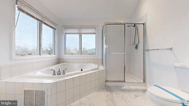 32 VICARI WAY, Tuckerton, NJ 08087