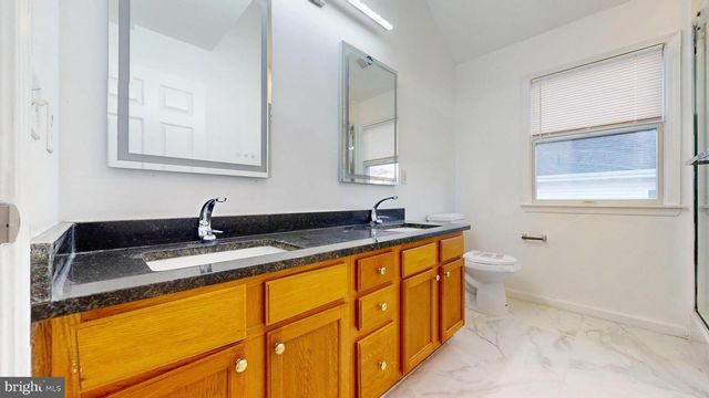 32 VICARI WAY, Tuckerton, NJ 08087