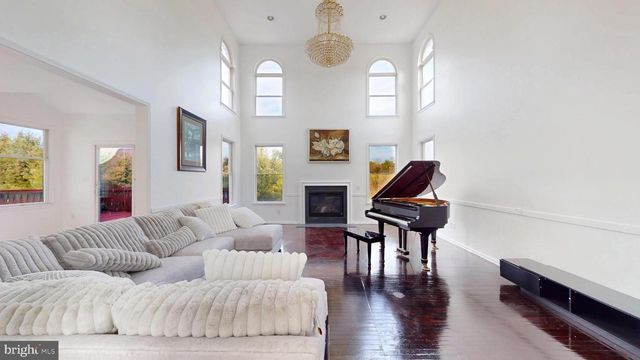 32 VICARI WAY, Tuckerton, NJ 08087