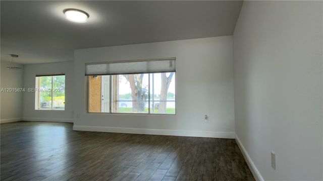 2445 NW 33rd St 1404, Oakland Park, FL 33309