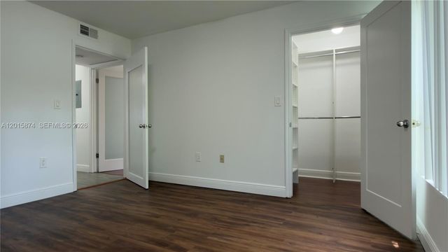 2445 NW 33rd St 1404, Oakland Park, FL 33309