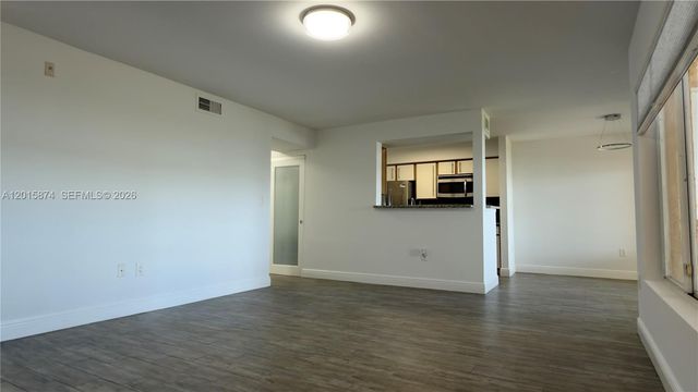2445 NW 33rd St 1404, Oakland Park, FL 33309