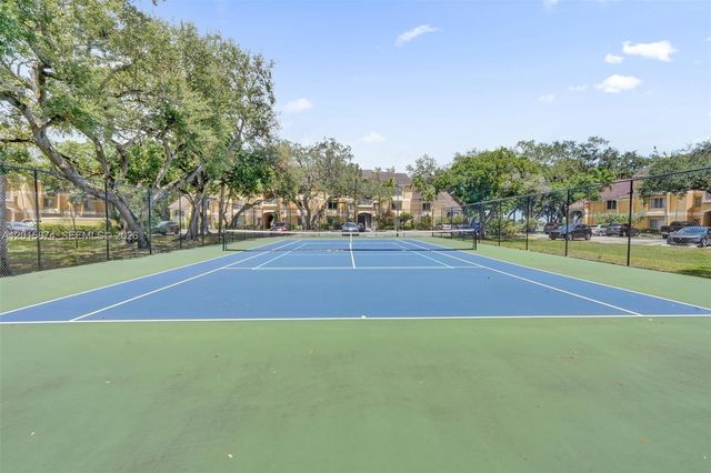 2445 NW 33rd St 1404, Oakland Park, FL 33309