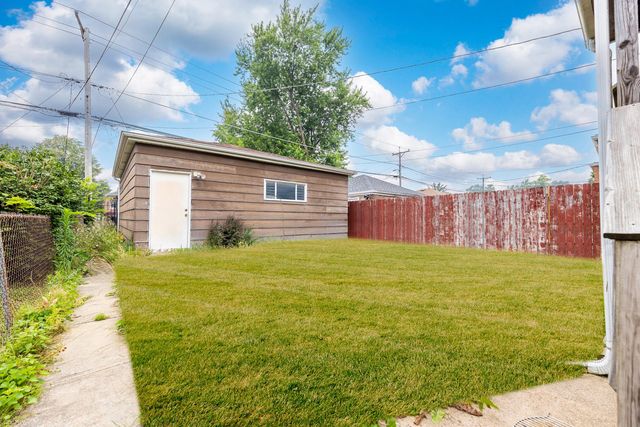 8918 S Merrill Avenue, Chicago, IL 60617