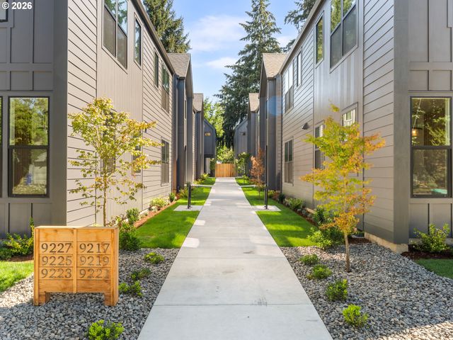 9227 N Seneca St, Portland, OR 97213
