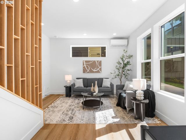 9227 N Seneca St, Portland, OR 97213