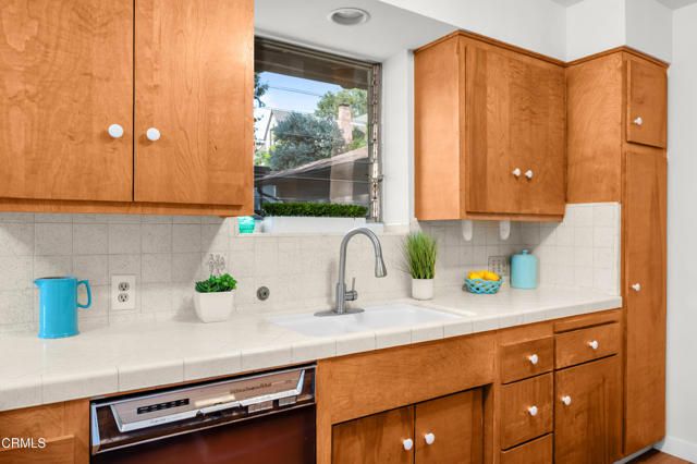 253 Redwood Drive, Pasadena, CA 91105