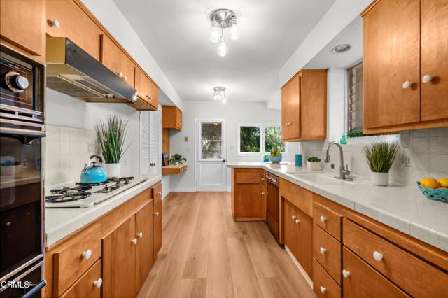 253 Redwood Drive, Pasadena, CA 91105