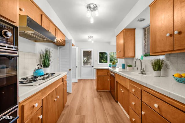 253 Redwood Drive, Pasadena, CA 91105