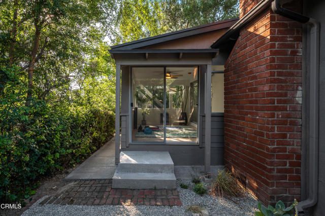 253 Redwood Drive, Pasadena, CA 91105