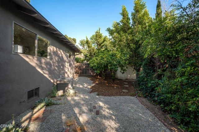 253 Redwood Drive, Pasadena, CA 91105