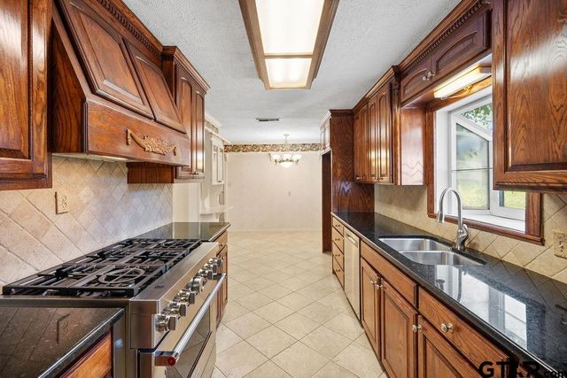 2715 Robertson, Tyler, TX 75701