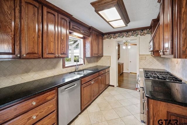 2715 Robertson, Tyler, TX 75701