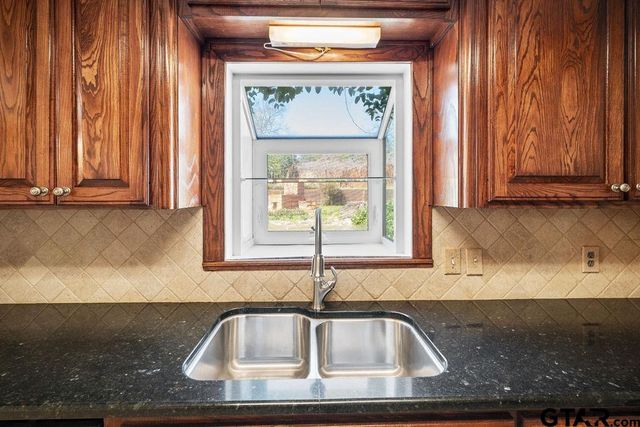 2715 Robertson, Tyler, TX 75701