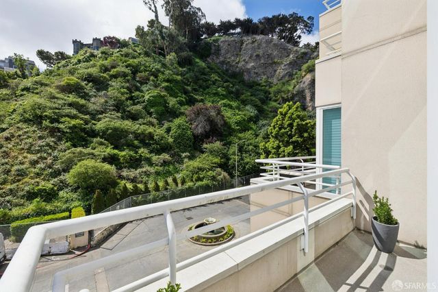 220 Lombard Street 323, San Francisco, CA 94111
