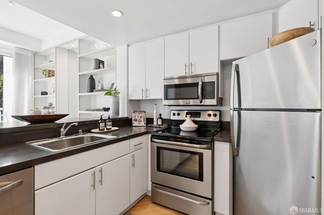 220 Lombard Street 323, San Francisco, CA 94111