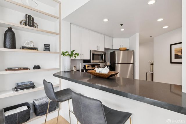 220 Lombard Street 323, San Francisco, CA 94111