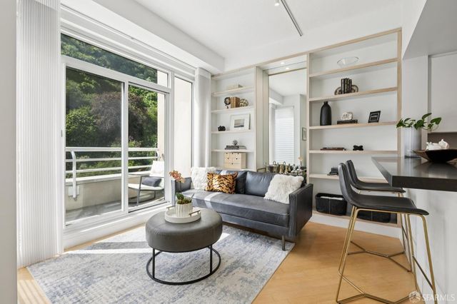 220 Lombard Street 323, San Francisco, CA 94111