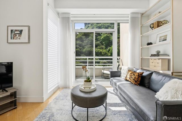 220 Lombard Street 323, San Francisco, CA 94111
