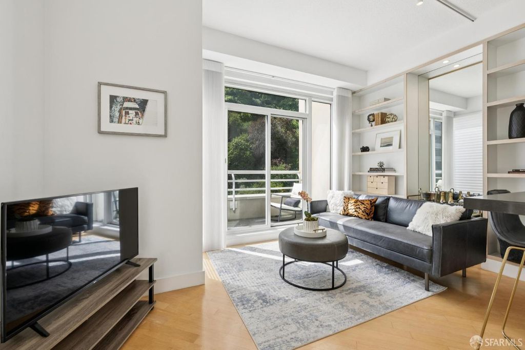 220 Lombard Street 323, San Francisco, CA 94111