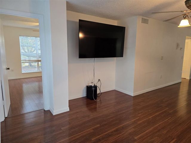 4115 CHATHAM OAK COURT 218, Tampa, FL 33624