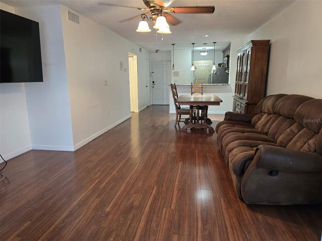 4115 CHATHAM OAK COURT 218, Tampa, FL 33624