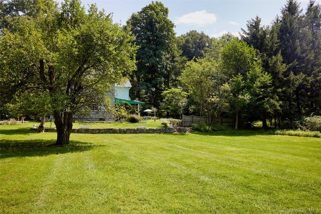 6 Laurel Road, Sloatsburg, NY 10974