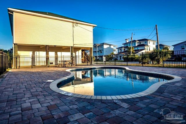 709 Maldonado Dr, Pensacola Beach, FL 32561