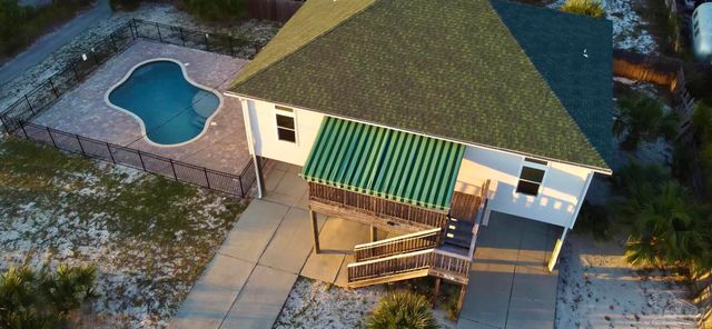 709 Maldonado Dr, Pensacola Beach, FL 32561