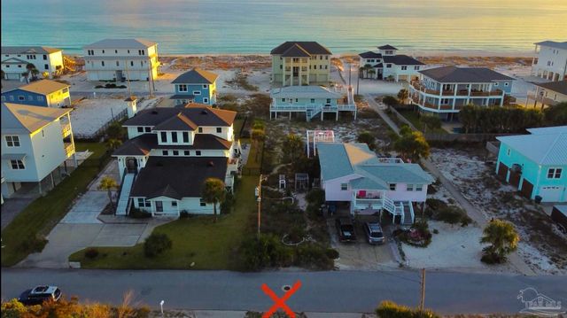 709 Maldonado Dr, Pensacola Beach, FL 32561