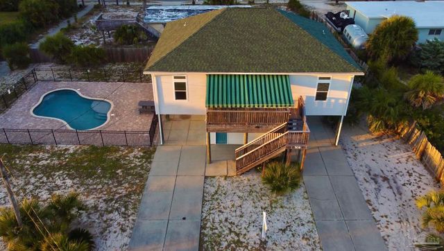 709 Maldonado Dr, Pensacola Beach, FL 32561
