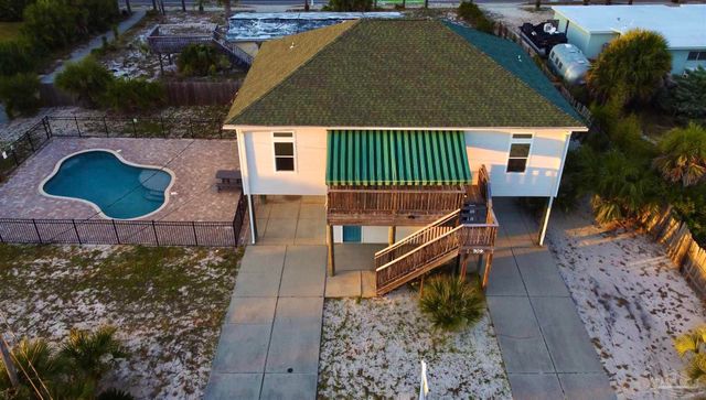 709 Maldonado Dr, Pensacola Beach, FL 32561